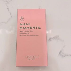 Voesh New York - Mani Moments. Mani in a box duo with nail file.